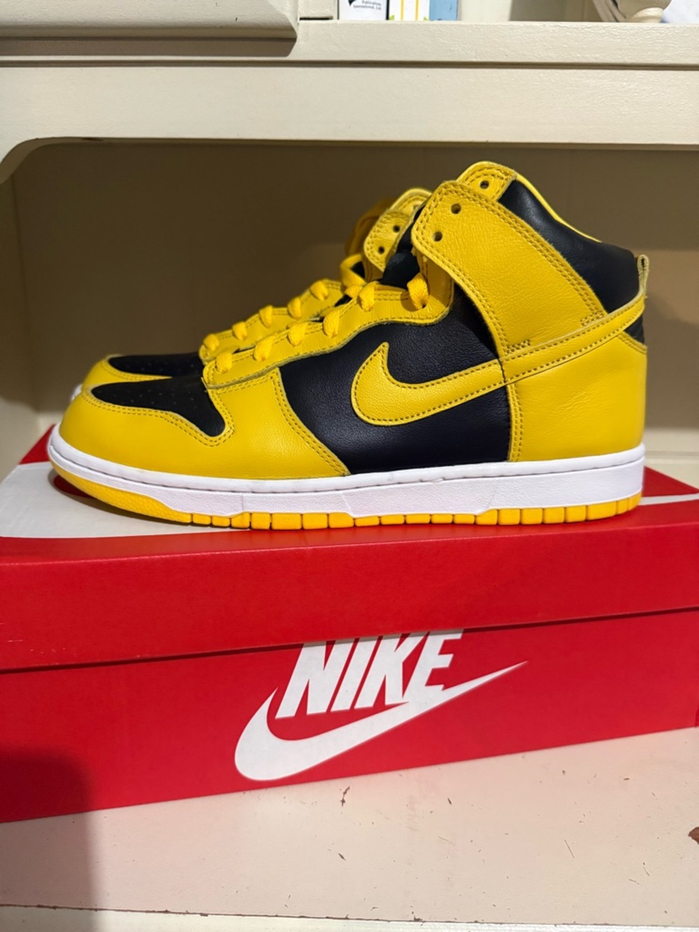 Nike Men's High-Top Sneakers in Yellow and Black